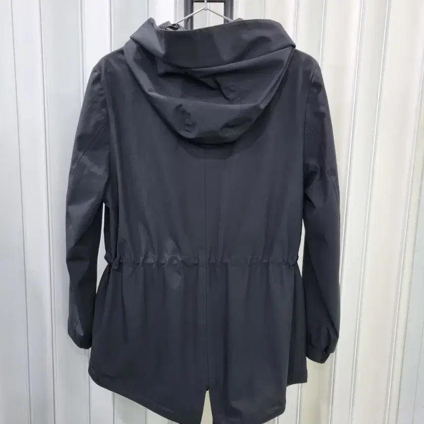 [BUNJANG] Skechers FLOWTech Hooded Windbreaker Jacket - Black / 스케쳐스 FLOWTech 후드 바람막이 블랙