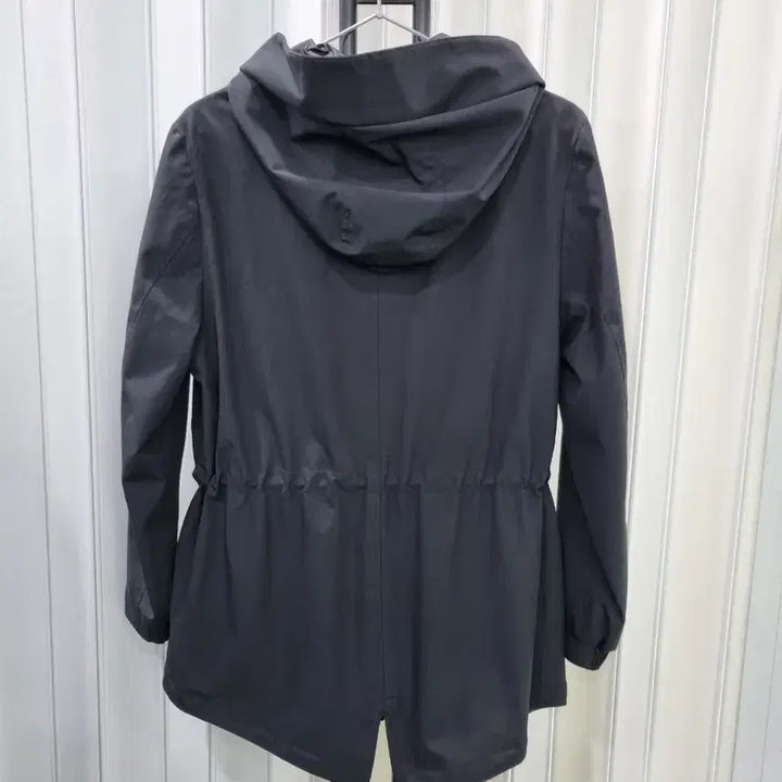 [BUNJANG] Skechers FLOWTech Hooded Windbreaker Jacket - Black / 스케쳐스 FLOWTech 후드 바람막이 블랙