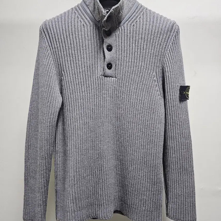 [SOLD OUT] 스톤아일랜드 골지 버튼 넥집업 니트