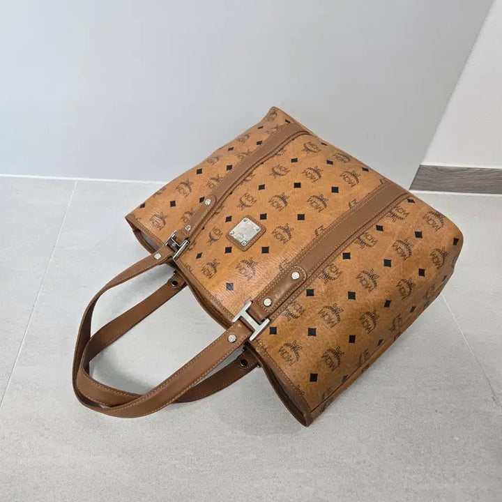 [SOLD OUT] MCM 엠씨엠 상태좋은  빅사이즈  황토 숏숄더 토드