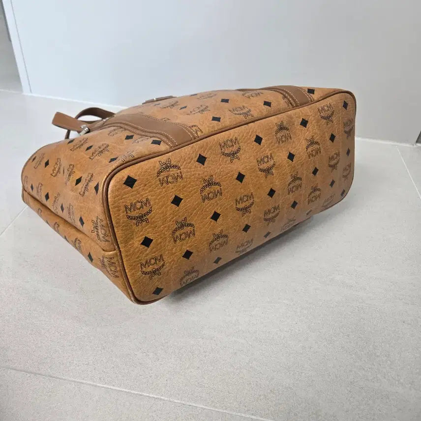 [SOLD OUT] MCM 엠씨엠 상태좋은  빅사이즈  황토 숏숄더 토드