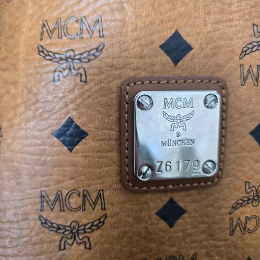 [SOLD OUT] MCM 엠씨엠 상태좋은  빅사이즈  황토 숏숄더 토드