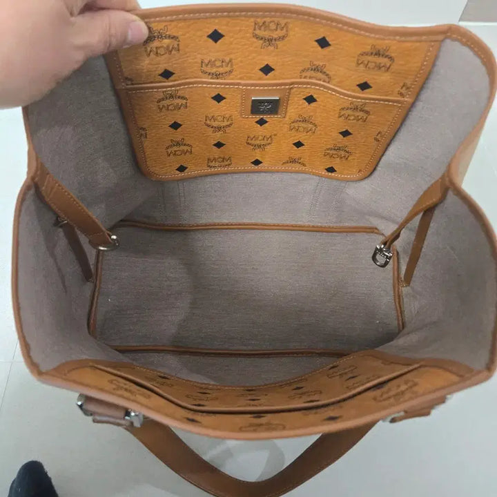[SOLD OUT] MCM 엠씨엠 상태좋은  빅사이즈  황토 숏숄더 토드