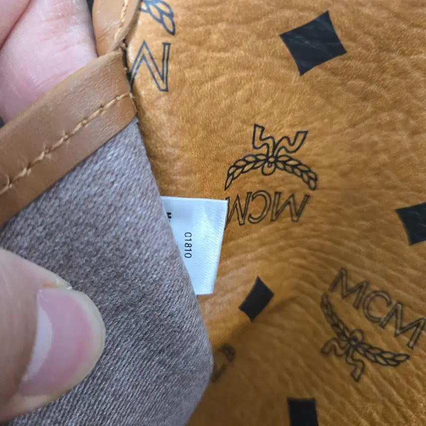 [SOLD OUT] MCM 엠씨엠 상태좋은  빅사이즈  황토 숏숄더 토드