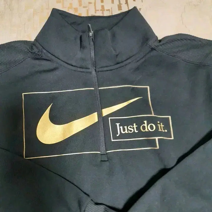 [BUNJANG] Nike Gold Swoosh Half Zip-Up Black M / [상태최상] 나이키 금색 스우시 하프집업 블랙 M