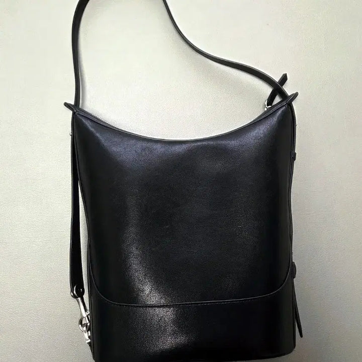 [BUNJANG] OSTKAKA Orbit Bucket Shoulder Bag / 오스트카카 오르빗 버킷 숄더