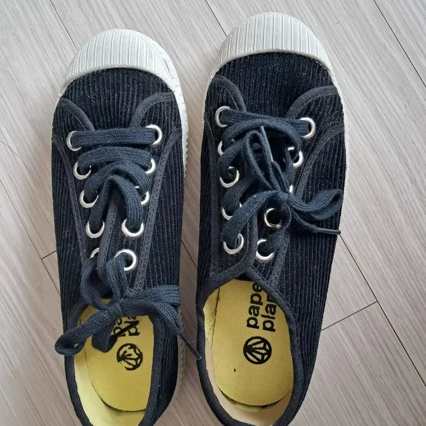 [SOLD OUT] (새상품)페이퍼플레인 검정 코듀로이 단화 240