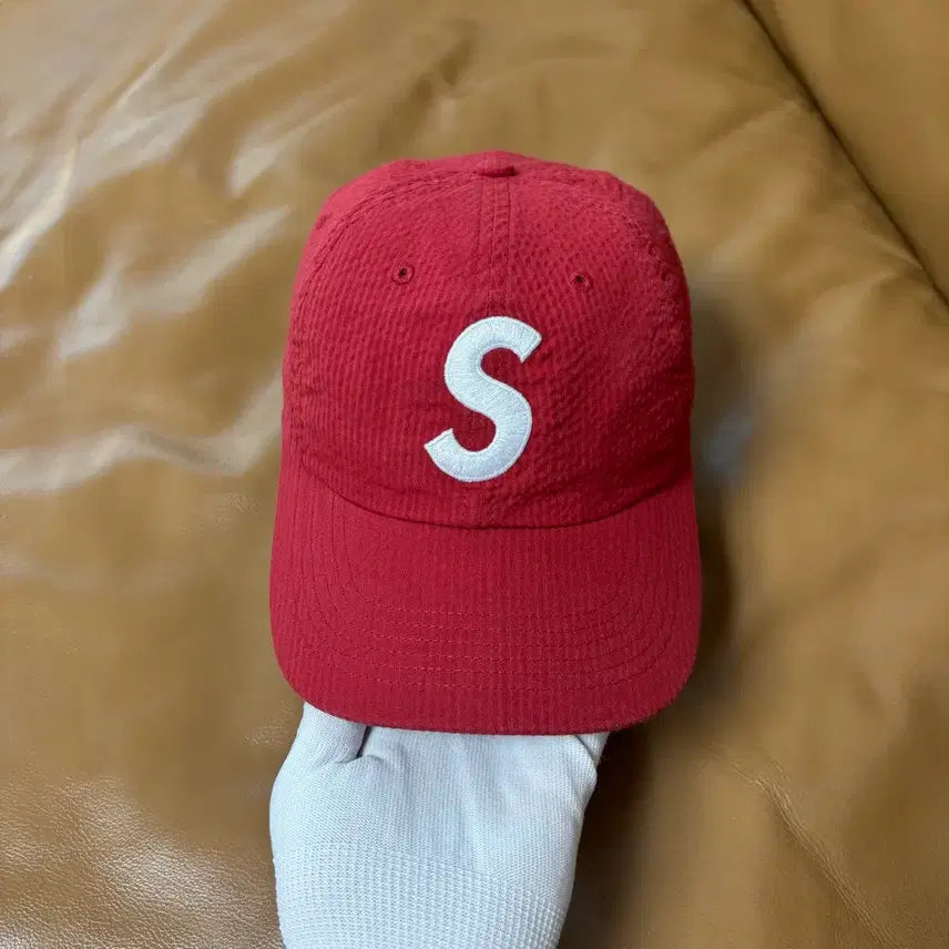 [SOLD OUT] 슈프림 S로고 6패널 볼캡 모자 24ss 시어서커 레드