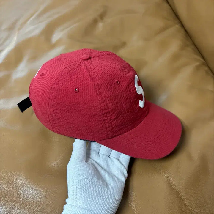[SOLD OUT] 슈프림 S로고 6패널 볼캡 모자 24ss 시어서커 레드