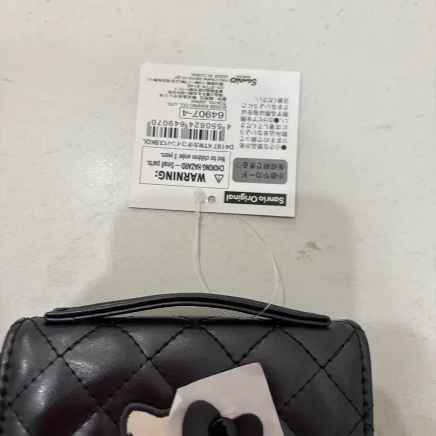 [SOLD OUT] 키티 오리지널 퀼트 블랙 지갑