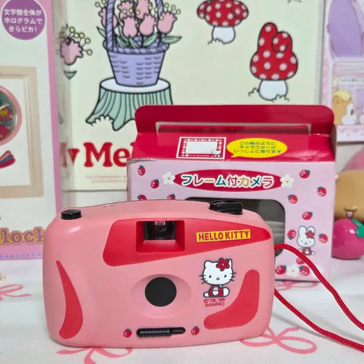 [BUNJANG] Classic Strawberry Kitty Film Camera / 고전키티 딸기키티 필름카메라