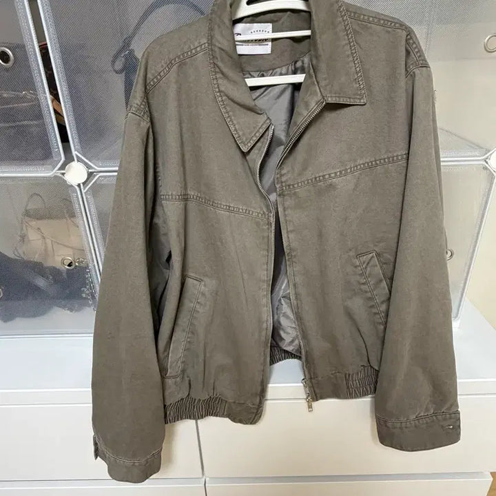 [BUNJANG] KARA Lightweight Jacket / 카라 간절기 자켓