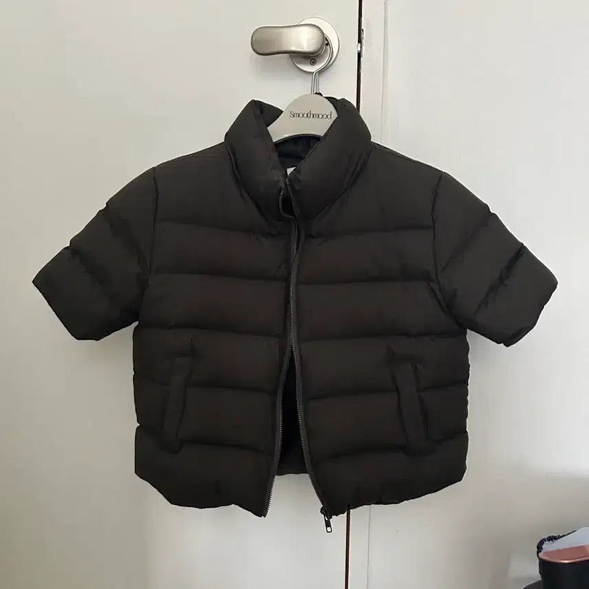[BUNJANG] Smooth Mood Berliner Half Sleeve Puffer Jacket Dark Gray / 스무드무드  Berliner Half Sleeve Puffer Jacke