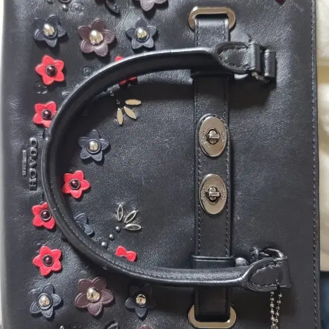 [BUNJANG] Coach Swagger Medium Flower Applique Handbag / 코치(Coach) 미디움 스웨거 플라워 아플리케 셀럽백