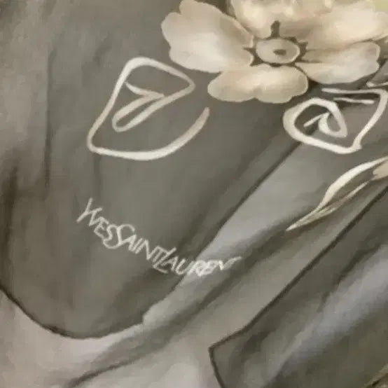 [BUNJANG] Yves Saint Laurent Silk Scarf / 명품 입생로랑 정품 하눌하늘 실크스카프