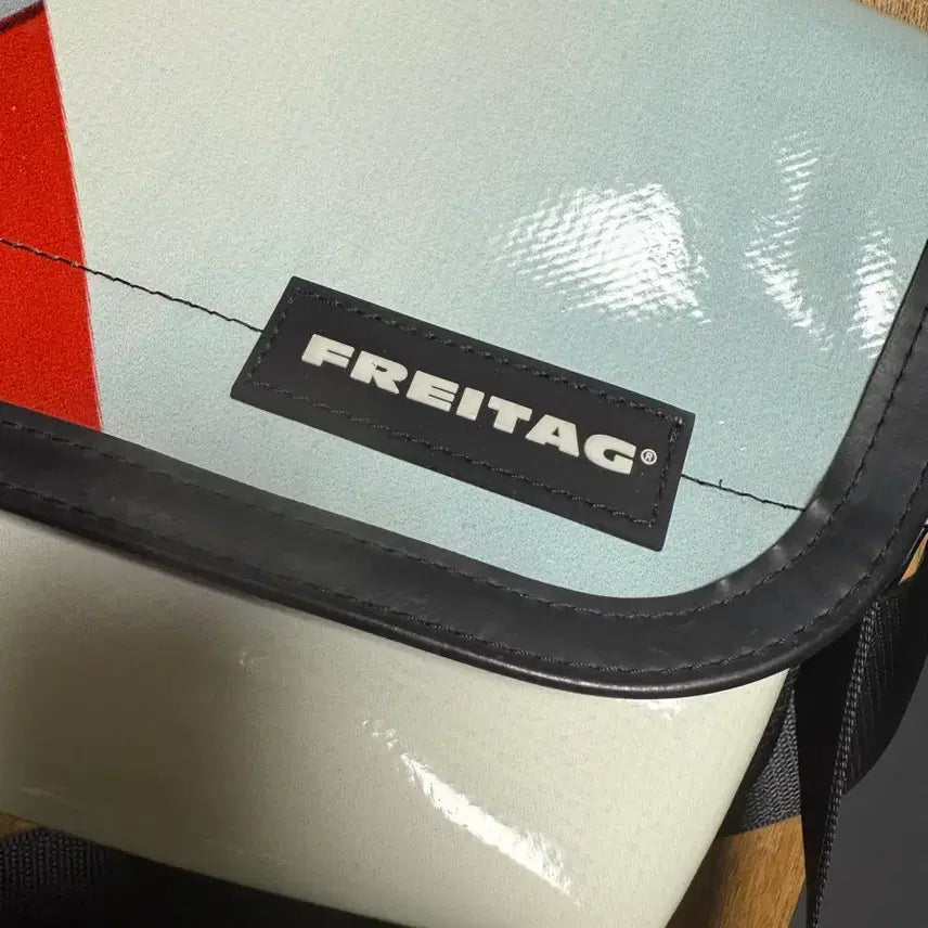 [SOLD OUT] 프라이탁 하파오 화이트 레드 / 전사 참기름 하와이파이브오