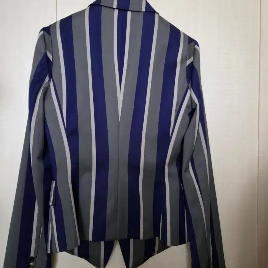 [BUNJANG] Misha Striped Emblem Jacket (Size 55) / 미샤 스트라이프 엠블럼 자켓 55