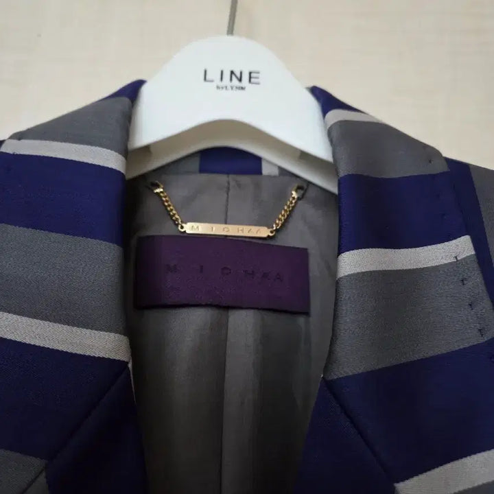 [BUNJANG] Misha Striped Emblem Jacket (Size 55) / 미샤 스트라이프 엠블럼 자켓 55