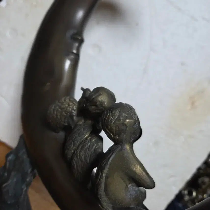 [BUNJANG] Moon and Angel Bronze Sculpture / 달과 천사 브론즈 조각상 장식품