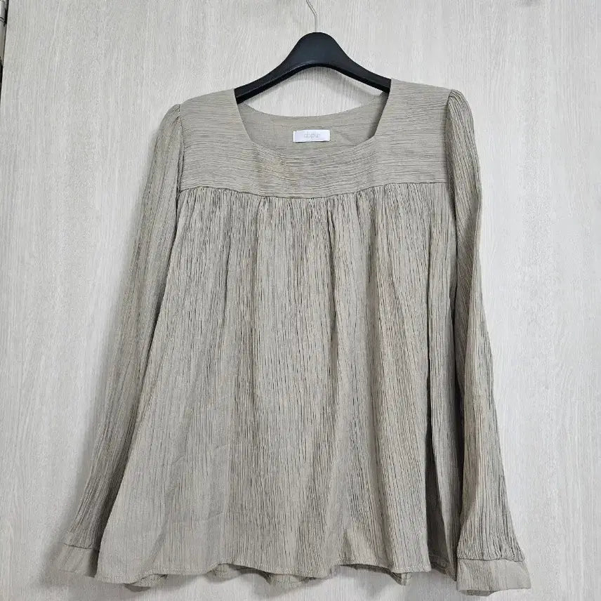 [BUNJANG] ab.plus Shirred Peplum Blouse (Khaki) / [새상품/브랜드] ab.plus 셔링 페플럼 블라우스(카키/55~66)