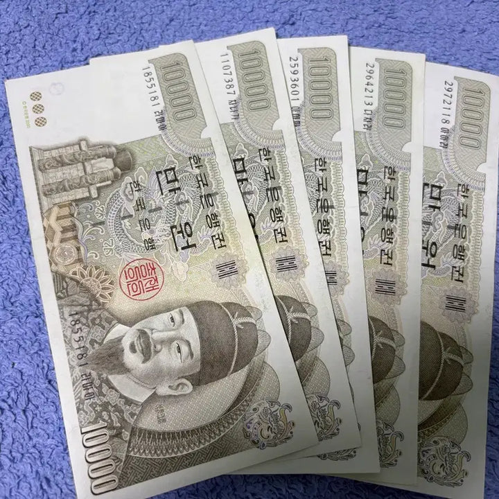 [BUNJANG] 10,000 Korean Won Banknotes (5 pieces) / 구권 1만원권 5장 팝니다