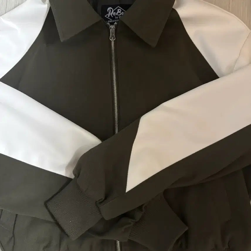 [BUNJANG] ReBorn Cropped Blouson Jacket / ReBorn 크롭 블루종 자켓 카키/화이트
