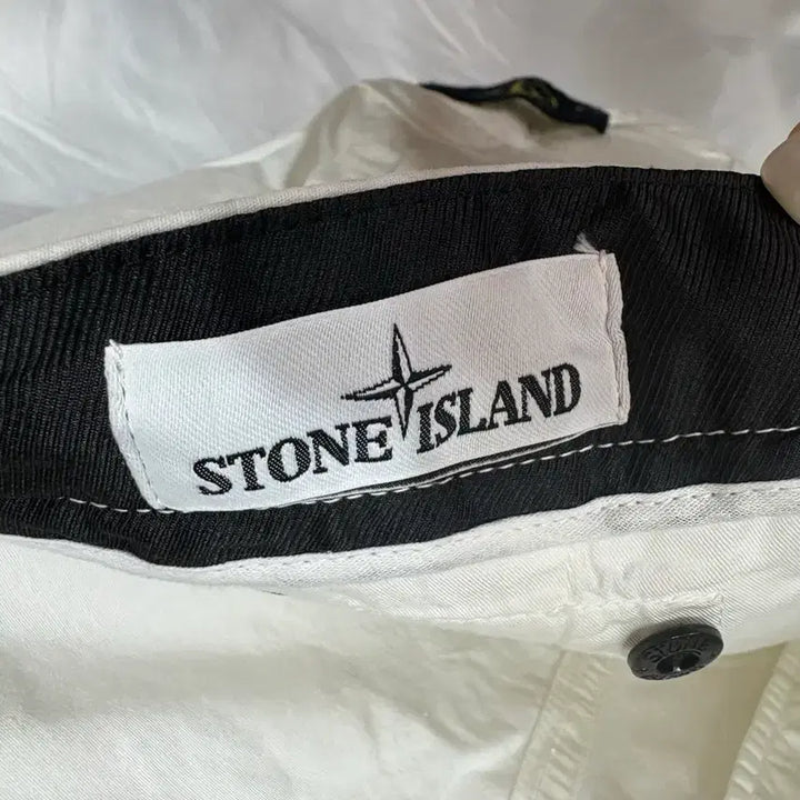 [BUNJANG] Stone Island Cargo Shorts 32 inch / 스톤아일랜드 카고 반바지 32인치(정품)