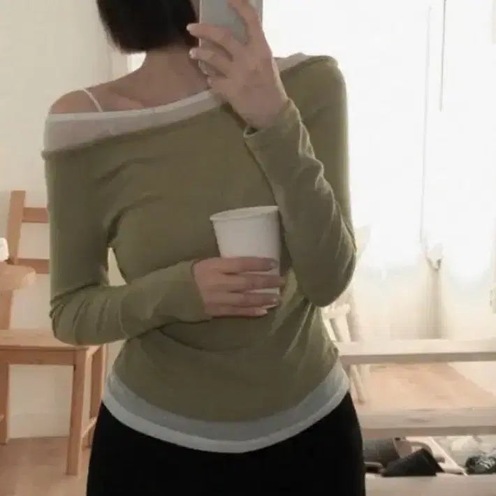 [BUNJANG] 레이어드 일체형 오프숄더 티셔츠 새상품 / 레이어드 일체형 오프숄더 티셔츠 새상품
