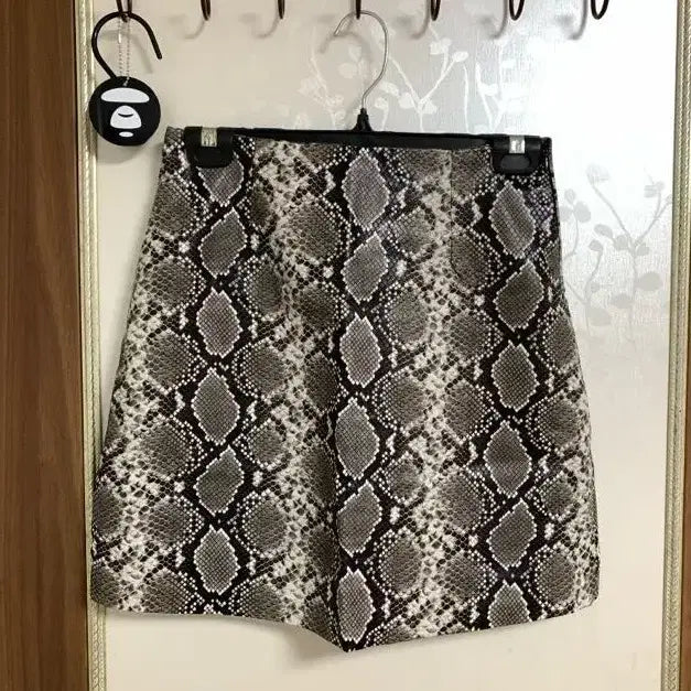 [BUNJANG] PU Mini Skirt / 파이톤 pu 미니 스커트