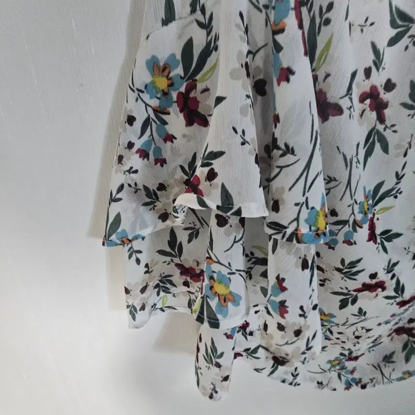 [BUNJANG] Flower Pattern 7-Sleeve Blouse / 플라워 패턴 블라우스