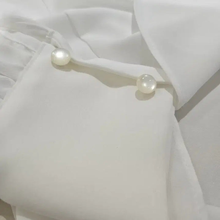 [BUNJANG] Dew e Dew e Lace-up Blouse / Dew e Dew e 레이스업 블라우스