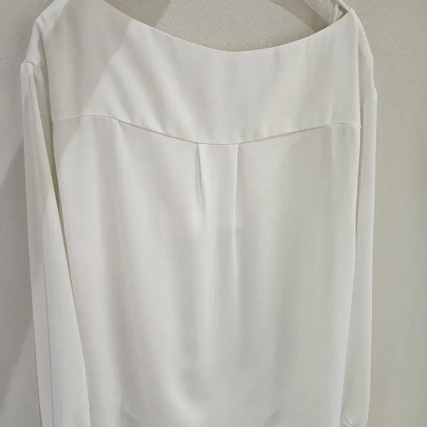 [BUNJANG] Dew e Dew e Lace-up Blouse / Dew e Dew e 레이스업 블라우스
