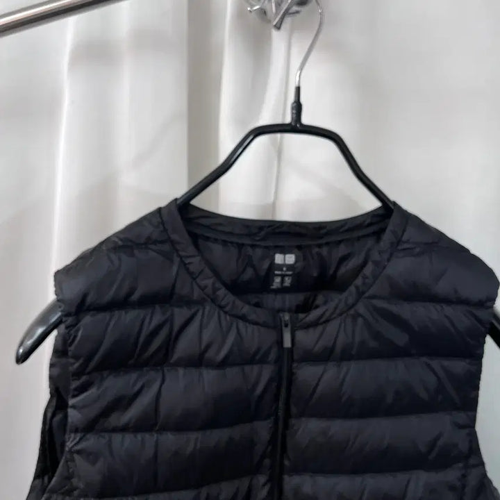 [BUNJANG] Uniqlo Lightweight Padded Vest (S) / 유니클로 경량 패딩 베스트 (s)