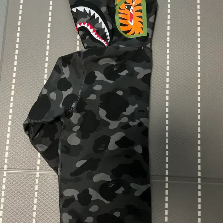 [BUNJANG] BAPE Black Camo Shark Hoodie L / 베이프 흑계 후드집업 / L