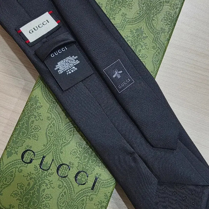 [SOLD OUT] 구찌 GUCCI 꿀벌 자수 실크 넥타이(블랙)