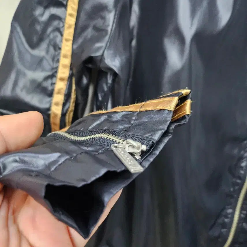 [BUNJANG] Adidas Black/Gold Tricolor Track Jacket / 아디다스 블랙/골드 삼선 바람막이 자켓