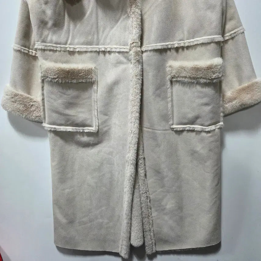 [BUNJANG] Codes Combine Ivory Faux Fur Coat / 코데즈컴바인 아이보리 무스탕 코트 26041601