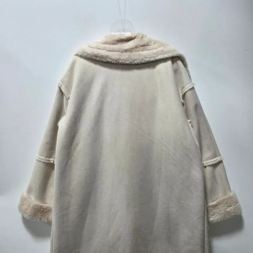 [BUNJANG] Codes Combine Ivory Faux Fur Coat / 코데즈컴바인 아이보리 무스탕 코트 26041601