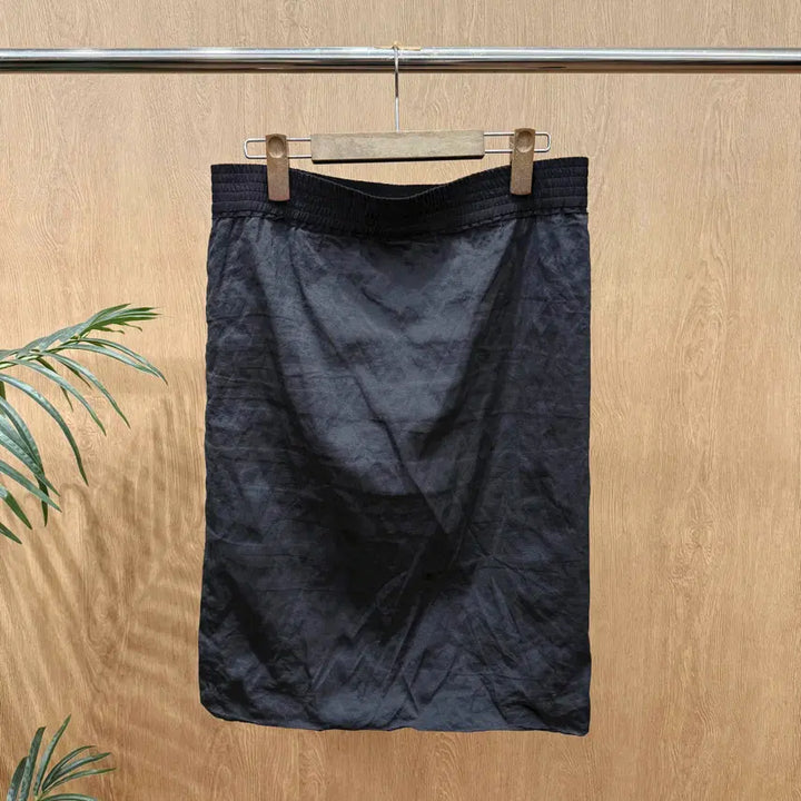 [BUNJANG] Acne Studios Crinkle Banding Midi Skirt Black / 아크네 스튜디오 크링클 밴딩 미디스커트 후면 포켓 디테일 유광 블랙