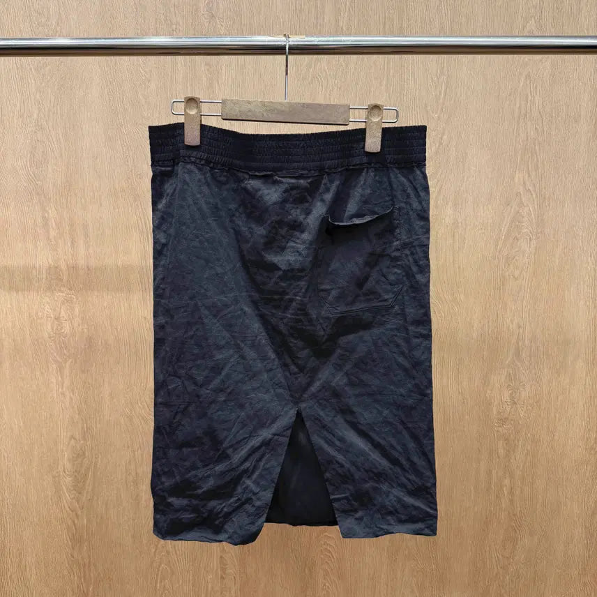 [BUNJANG] Acne Studios Crinkle Banding Midi Skirt Black / 아크네 스튜디오 크링클 밴딩 미디스커트 후면 포켓 디테일 유광 블랙