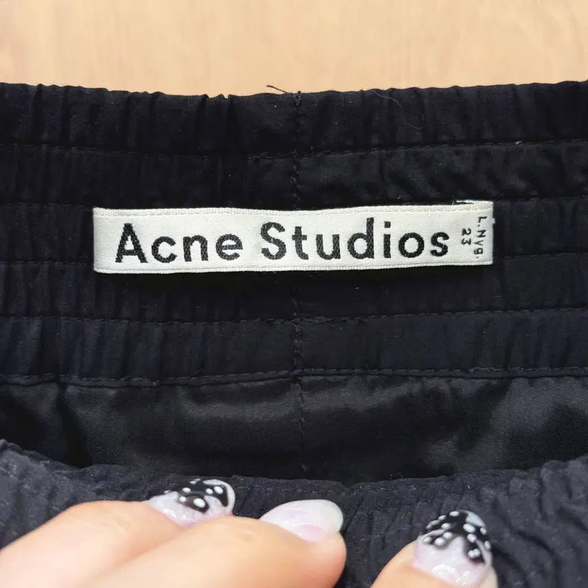 [BUNJANG] Acne Studios Crinkle Banding Midi Skirt Black / 아크네 스튜디오 크링클 밴딩 미디스커트 후면 포켓 디테일 유광 블랙
