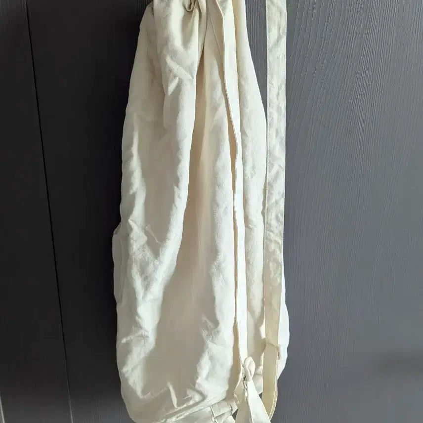 [BUNJANG] Blossom Mond Ivory Drawstring Backpack / blossom 블로썸 블라썸 몬드 아이보리 드로우스트링 백팩 새상품