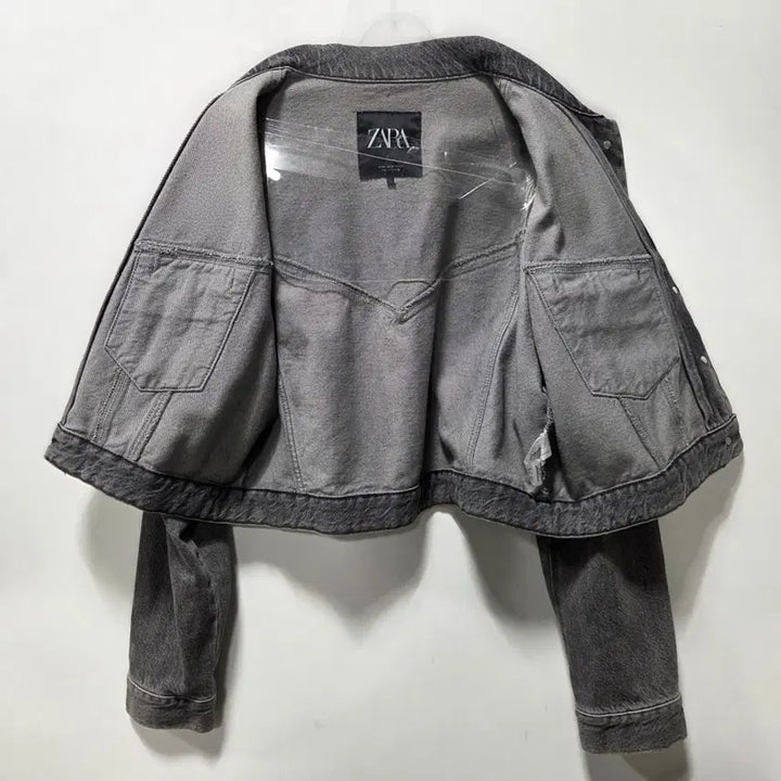 [SOLD OUT] 자라 여성 흑청 데님 크롭 자켓 M 26041605