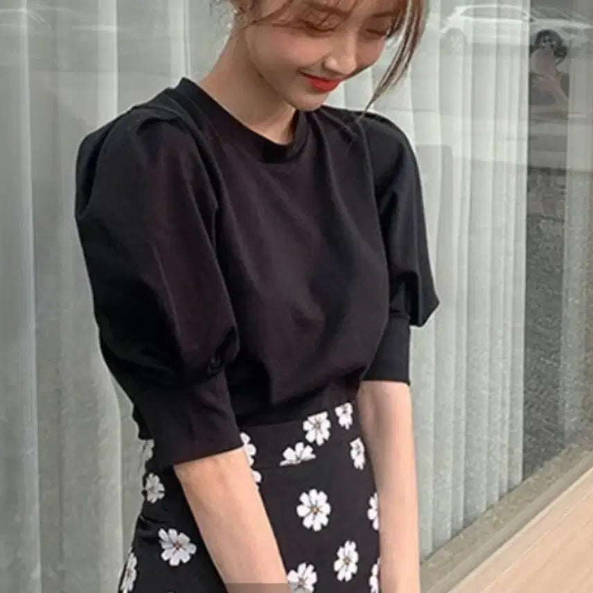 [SOLD OUT] 새상품 블랙 퍼프 반팔 티셔츠