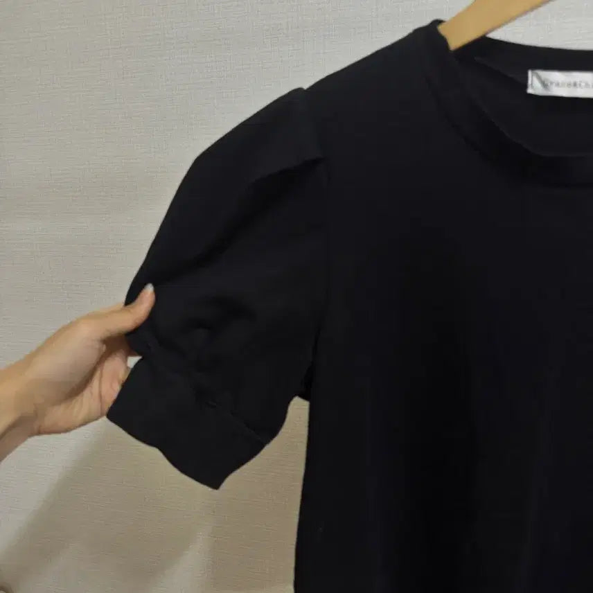 [SOLD OUT] 새상품 블랙 퍼프 반팔 티셔츠