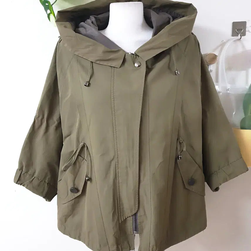 [BUNJANG] RYAN Hooded Asymmetrical Windbreaker Jacket / RYAN 가오리핏 야상 바람막이 55~99 후드언발 카키 F