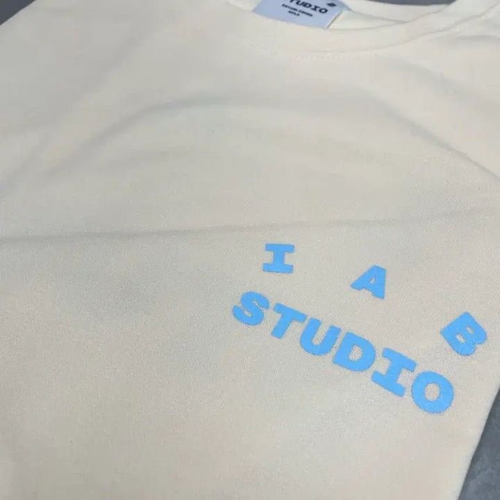 [SOLD OUT] 아이앱 스튜디오 반팔 티셔츠 크림 스카이 블루 [XL]