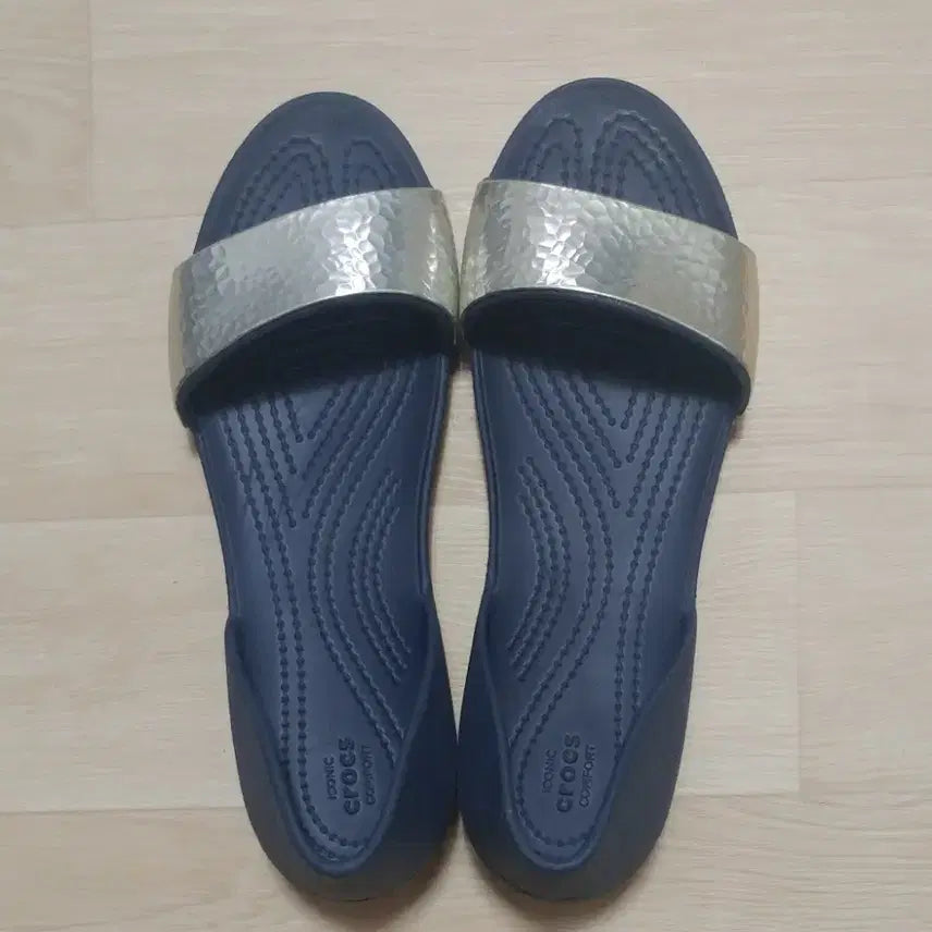 [BUNJANG] Crocs Navy/Silver Sandals 235 / 크록스 네이비/실버 샌들 235