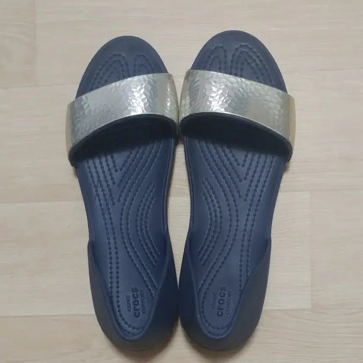 [BUNJANG] Crocs Navy/Silver Sandals 235 / 크록스 네이비/실버 샌들 235