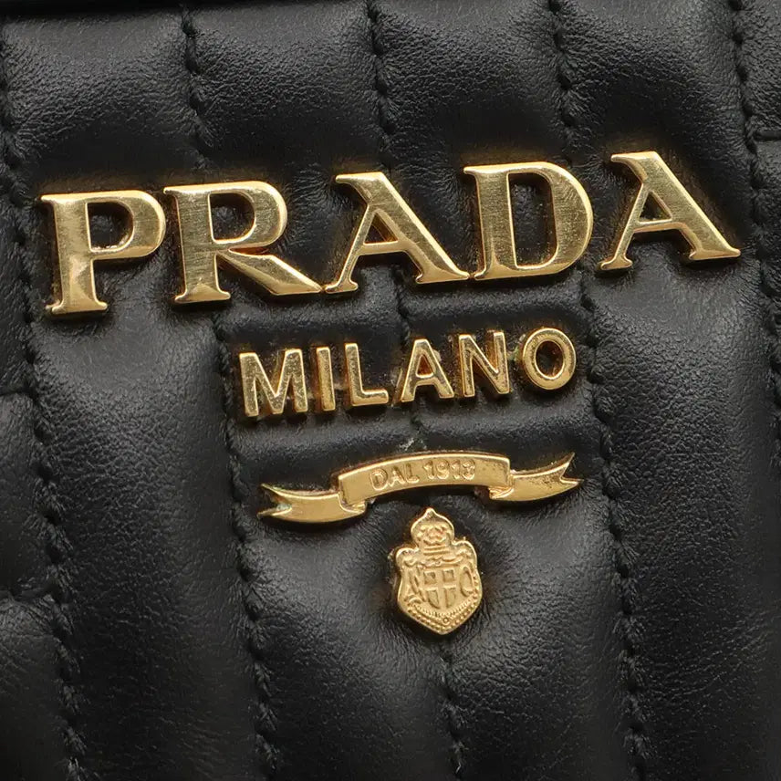 [BUNJANG] Prada Diagram Mini Chain Crossbody Bag / 프라다 블랙 카프스킨 금장 다이어그램 미니 체인 크로스백 / 1BH084